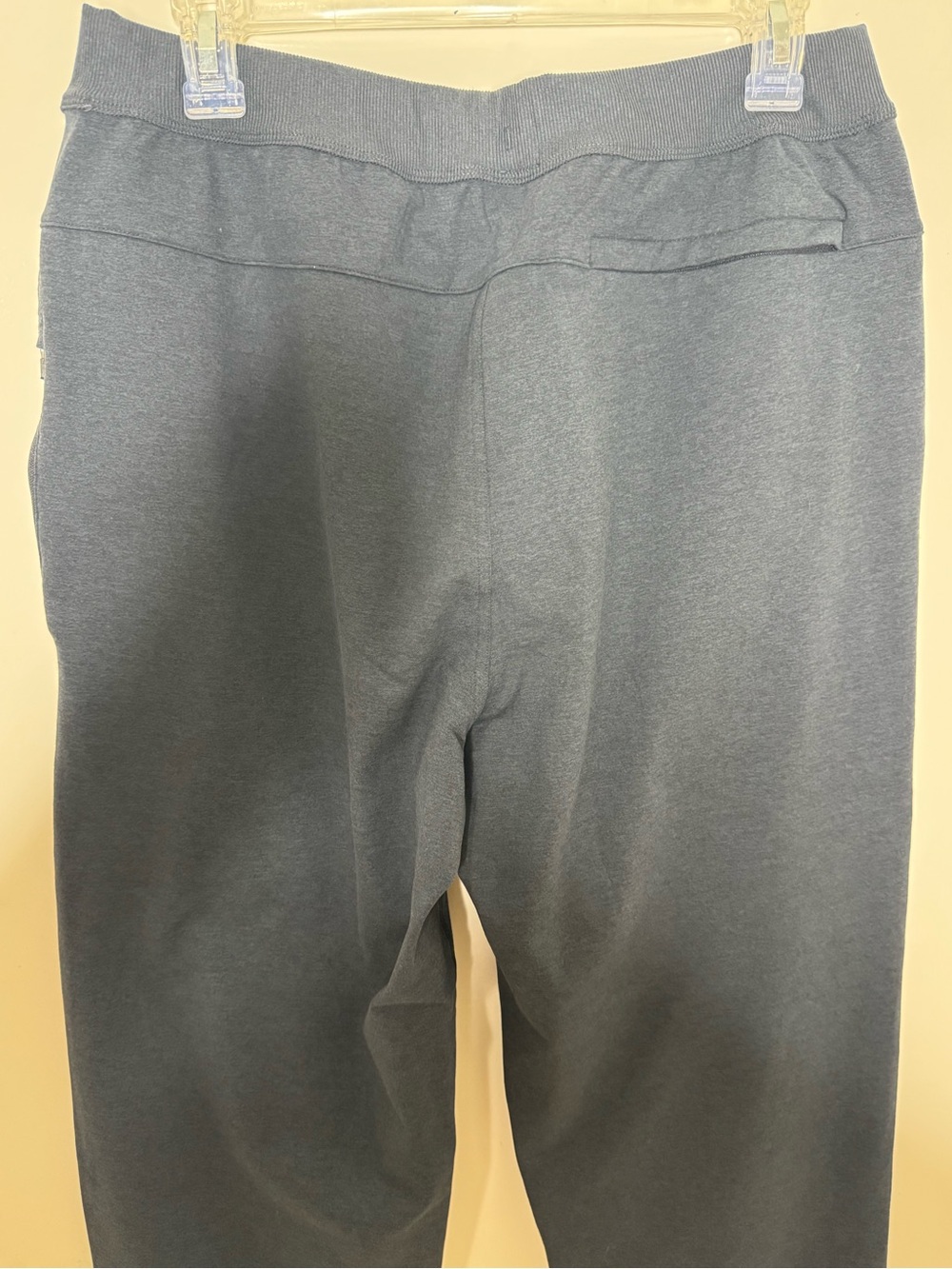Vuori Men's Navy Elastic Waist Jogger Pants - Picture 5 of 8